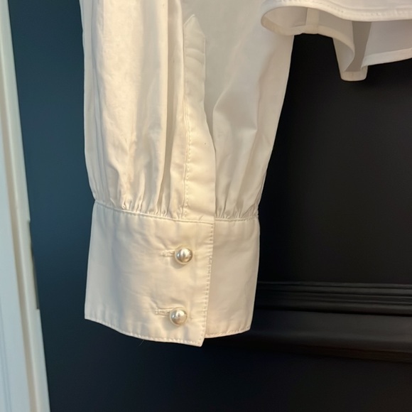 97% cotton, button up shirt with pearl buttons, front tie and puff shoulders - Picture 6 of 7